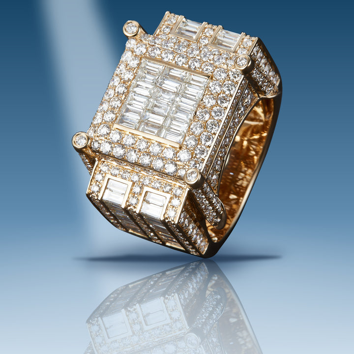 Yellow gold diamond ring with baguettes designer