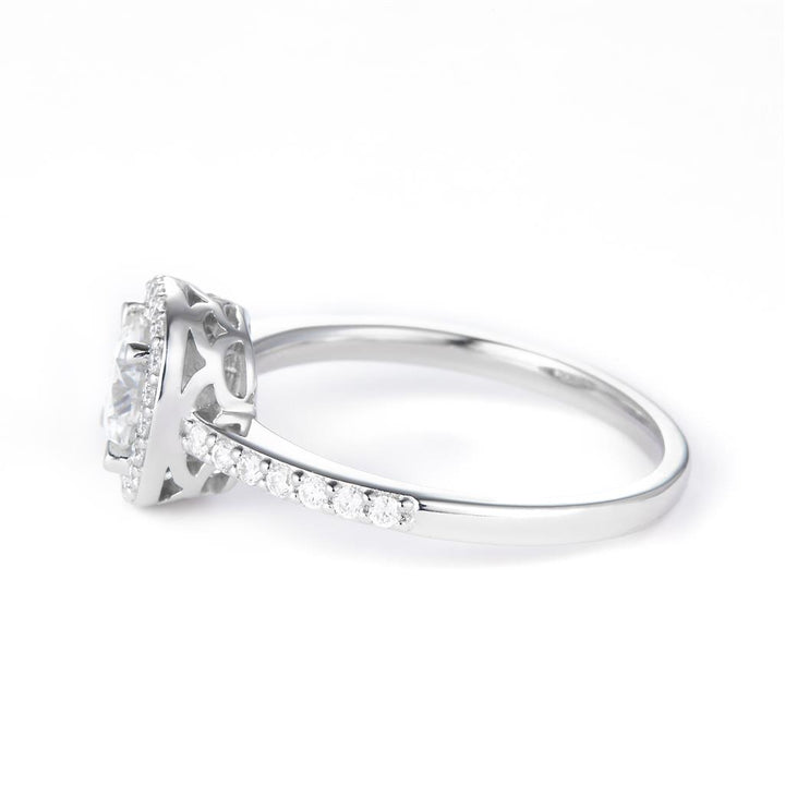 1.058 Ct. Moissanite Sterling Silver (White). Solitaire Ring. (Women). Size 7.5