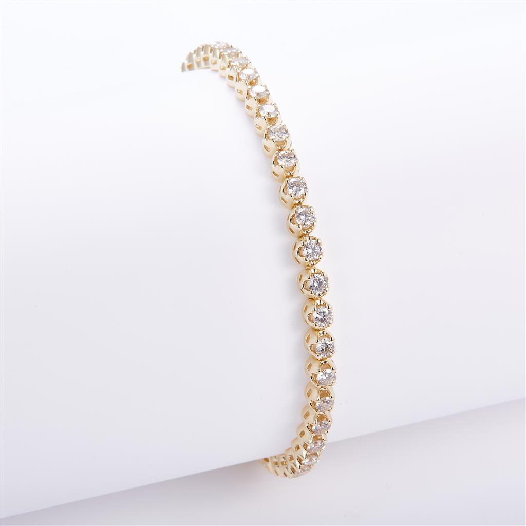 4.45 Ct. Diamond 10 Kt Gold (Yellow). Tennis Bracelet. (Unisex). 8 in Long. 4.35 mm Wide