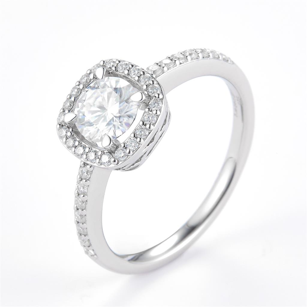 1.058 Ct. Moissanite Sterling Silver (White). Solitaire Ring. (Women). Size 7.5