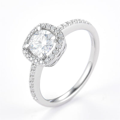 1.058 Ct. Moissanite Sterling Silver (White). Solitaire Ring. (Women). Size 7.5