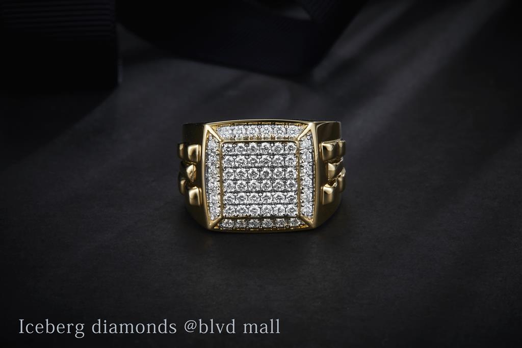 1.11 Ct. Diamond 10 Kt Gold (Yellow). Ring. (Men). Size 10