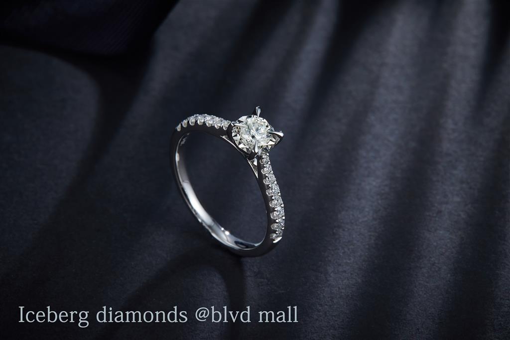 0.56 Ct. Diamond 14 Kt Gold (White). Solitaire with Center Stone Apr 0.31ct Ring. (Women). Size 7.5