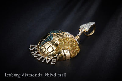 2.99 Ct. Diamond 10 Kt Gold (Yellow). Globe (World) Is Mine with Hand with Yellow & Blue Diamonds Pendant. (Men).