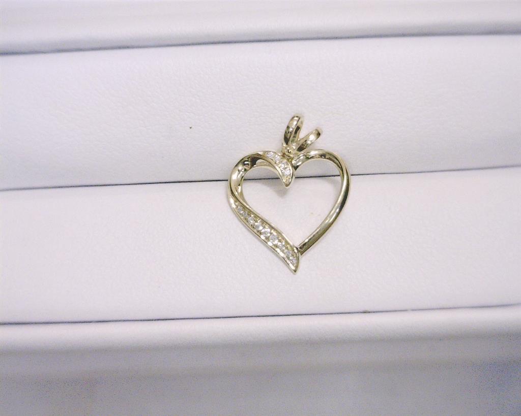 0.05 Ct. Diamond 10 Kt Gold (Yellow). Heart Pendant. (Women).