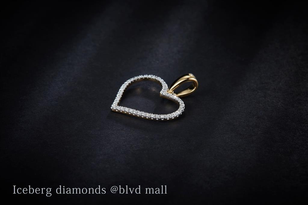 0.108 Ct. Diamond 10 Kt Gold (Yellow). Heart Pendant. (Women).