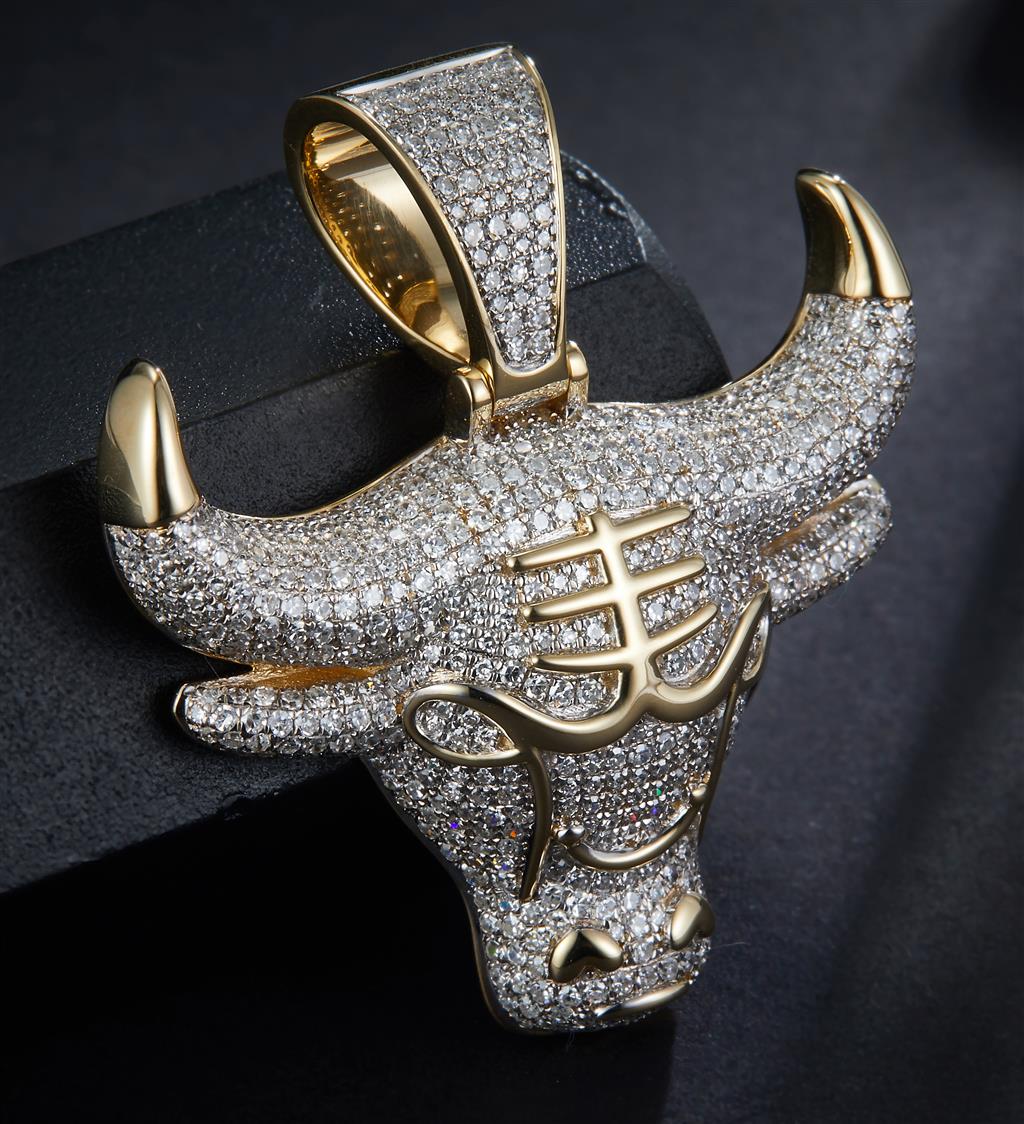 2.543 Ct. Diamond 10 Kt Gold (Yellow). Bull Head Pendant. (Men).