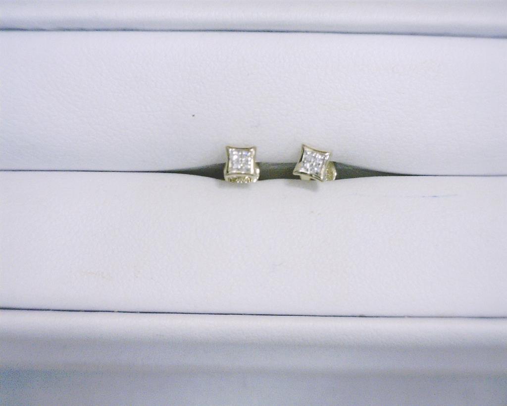 0.03 Ct. Diamond 14 Kt Gold (Yellow). Studs Earrings. (Unisex).