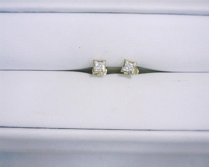 0.03 Ct. Diamond 14 Kt Gold (Yellow). Studs Earrings. (Unisex).