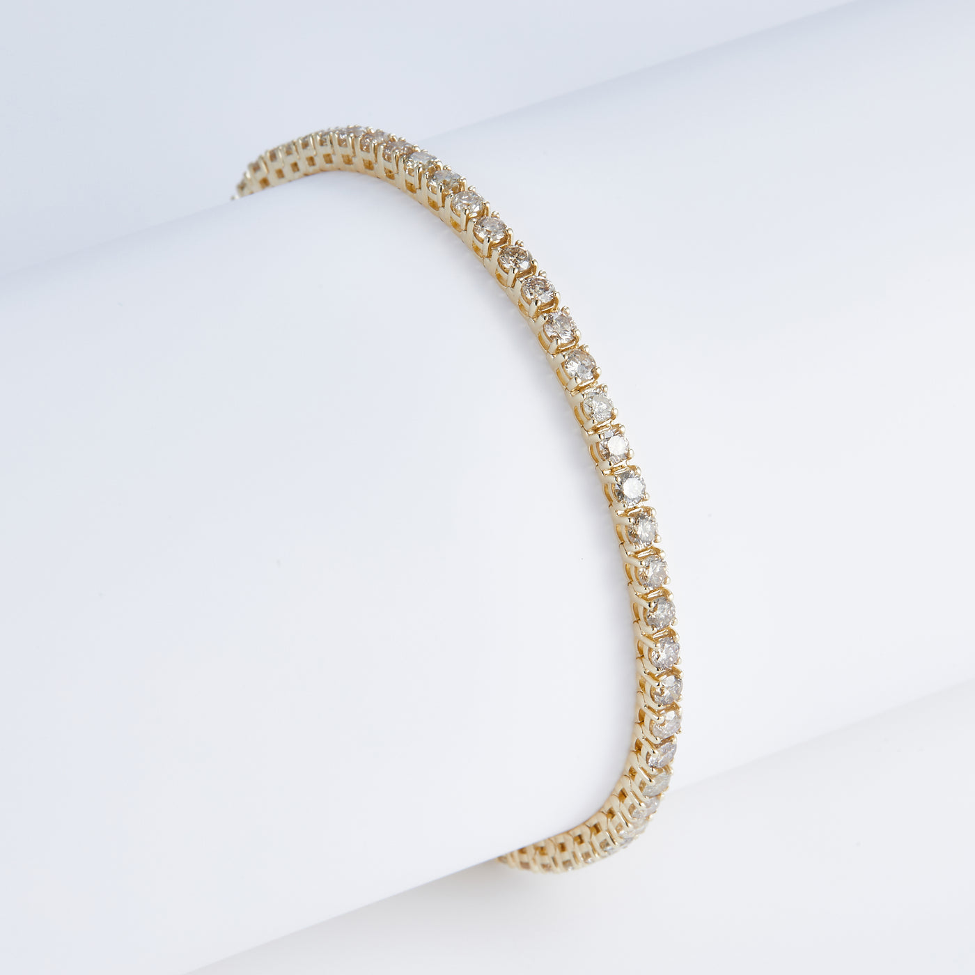 3.862 Ct. Diamond 10 Kt Gold (Yellow). TENNS Bracelet. (Unisex). 7.5 in Long. 2.5 mm Wide