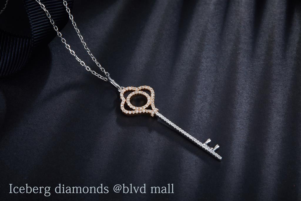 0.248 Ct. Diamond 14 Kt Gold (Tricolor). Key Pendant. (Women).