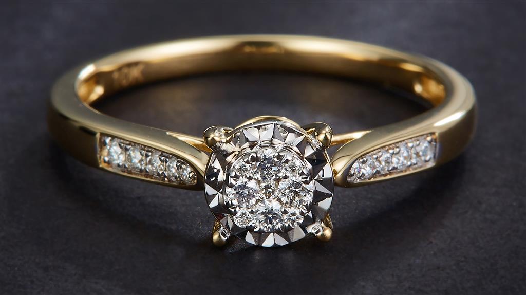 0.15 Ct. Diamond 14 Kt Gold (Yellow). Ring. (Women). Size 7.5