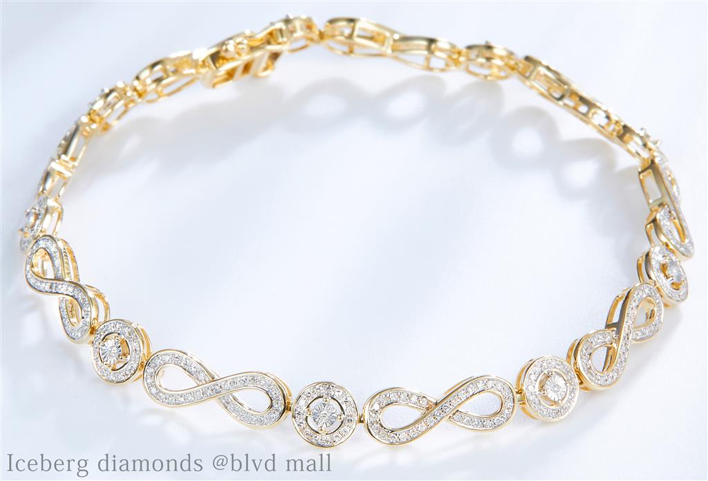 0.96 Ct. Diamond 10 Kt Gold (Yellow). Designer Bracelet. (Women). 8 in Long. 7.2 mm Wide
