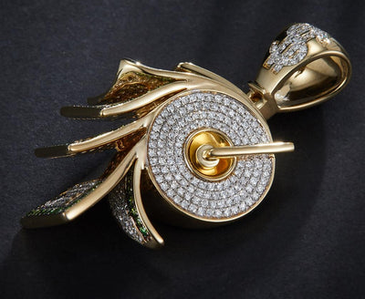 1.3 Ct. Diamond 10 Kt Gold (Yellow). Money Roll with Green Diamonds Pendant. (Men).