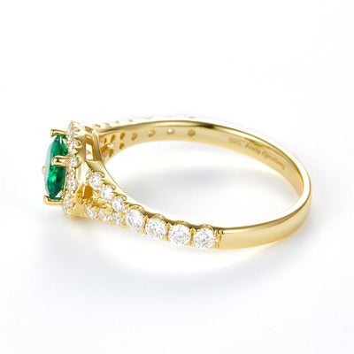 1.03 Ct. Moissanite Sterling Silver (Yellow). Simulant Emerald Ring. (Women). Size 8