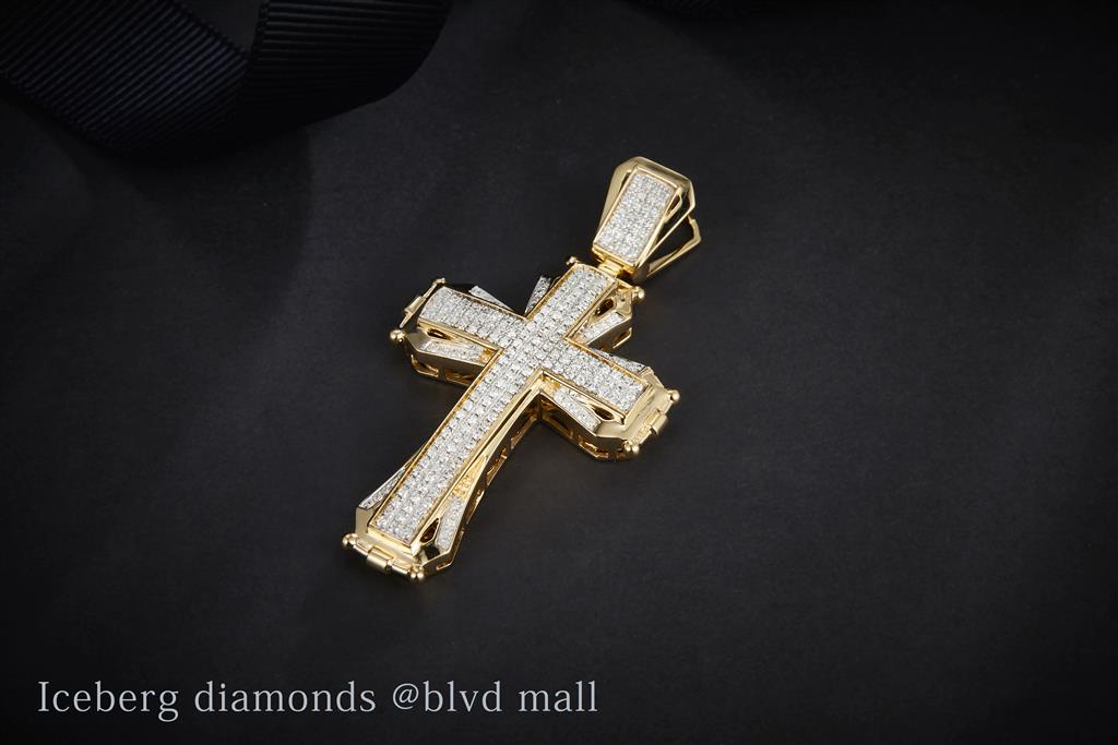 0.665 Ct. Diamond 10 Kt Gold (Yellow). Cross Pendant. (Unisex).