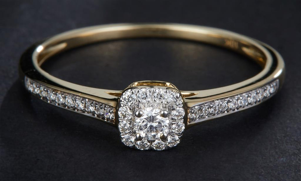 Yellow gold diamond ring