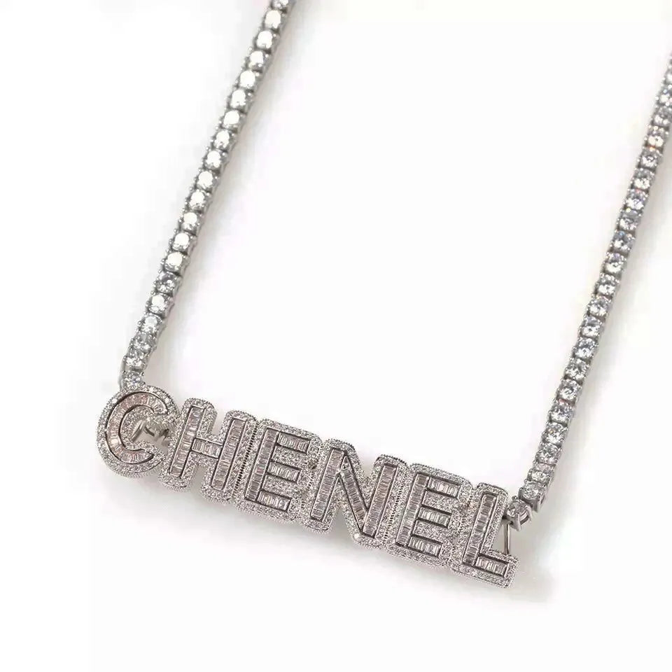 chenel nameplate whitegold with diamonds