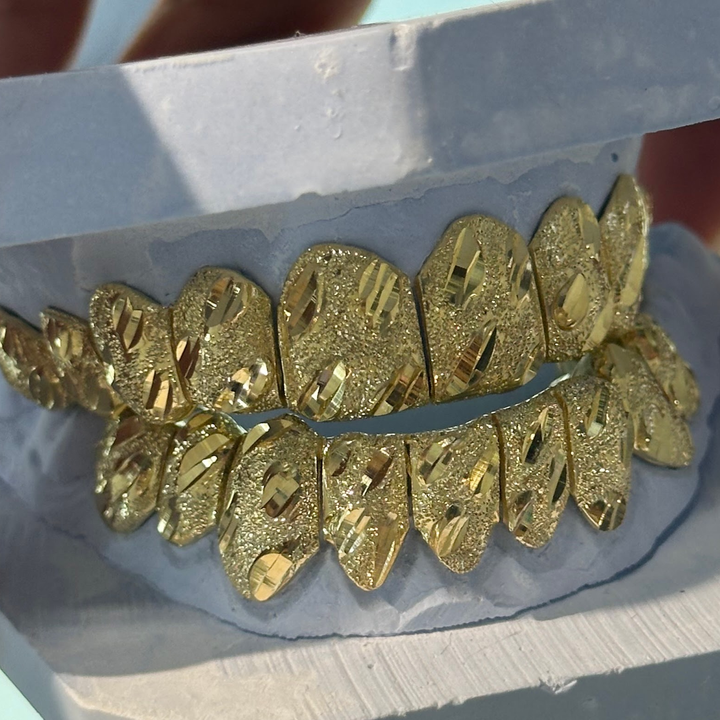 Nugget cut w/ Diamond Dust Gold Grillz 12 Teeth